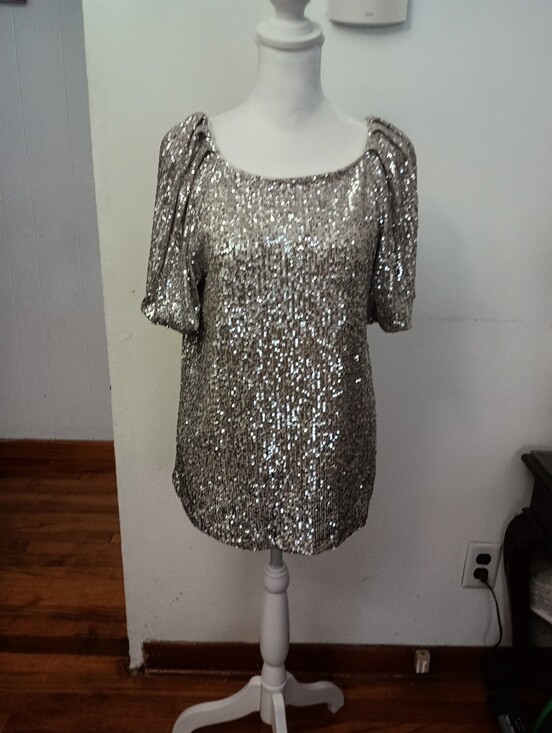 Cable & Gauge Tops - NWT Fancy Silver Sequin Puff-Sleeve Women’s Cable & Gauge Top Medium
